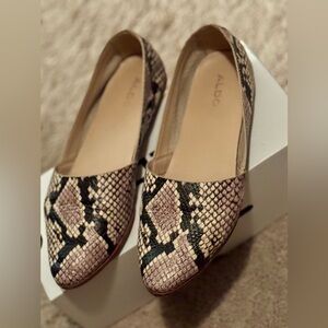 ALDO Women's Snakeskin Flats in Cream and Black